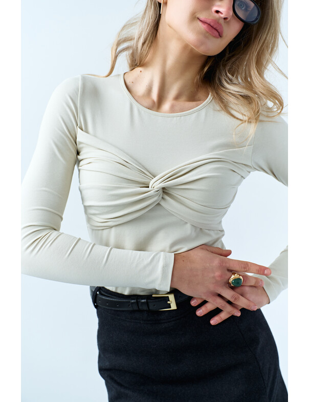 Лонгслів з драпіруванням по ліфу