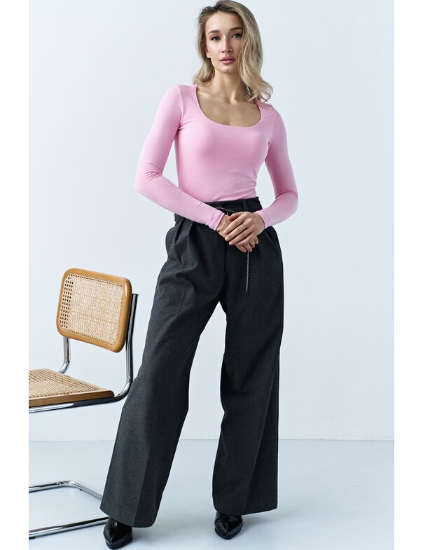 Жіночий лонгслів з круглим глибоким вирізом