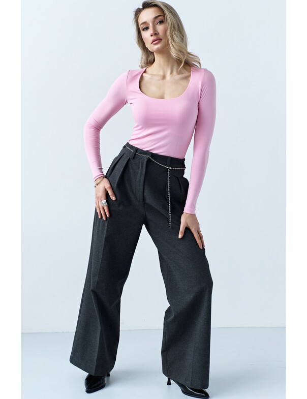 Женский лонгслив с глубоким вырезом