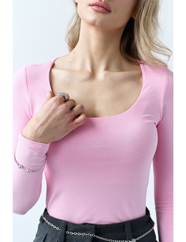 Женский лонгслив с глубоким вырезом