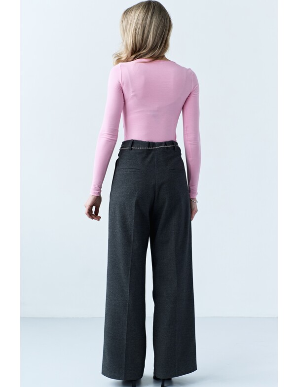 Женский лонгслив с глубоким вырезом