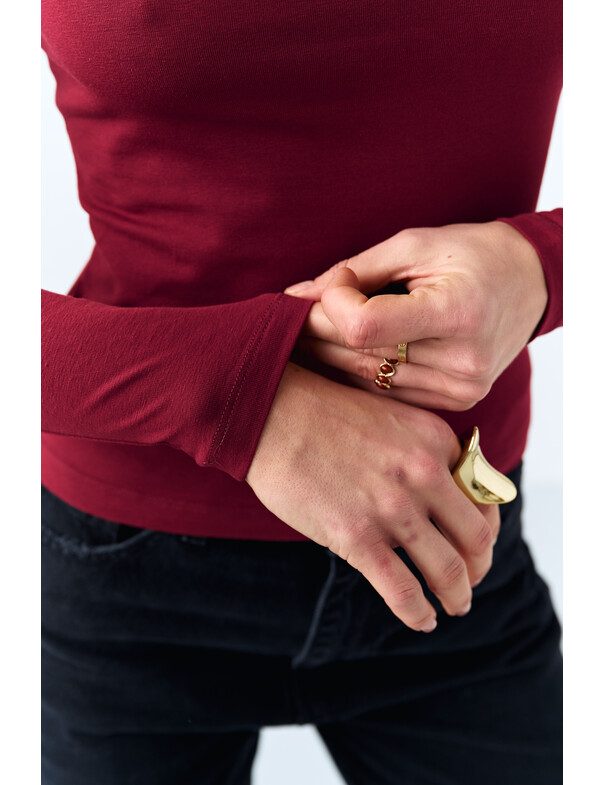 Лонгслів з асиметричним вирізом