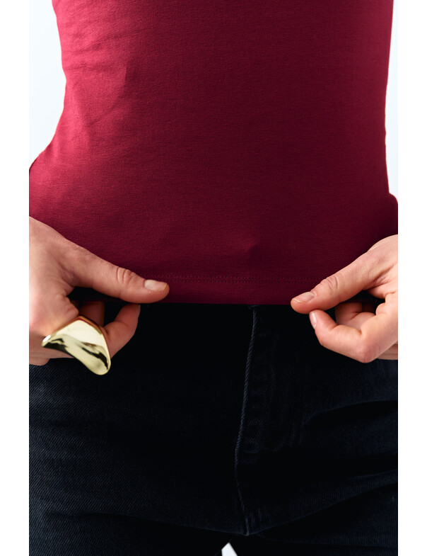 Лонгслів з асиметричним вирізом