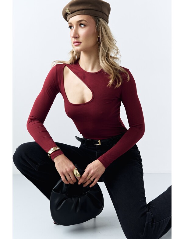 Лонгслив с асимметричным вырезом