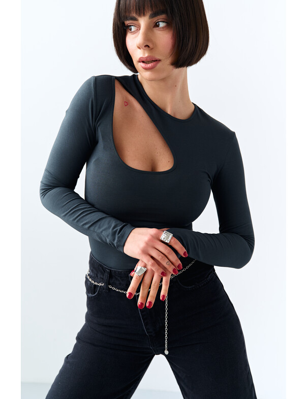 Лонгслив с асимметричным вырезом