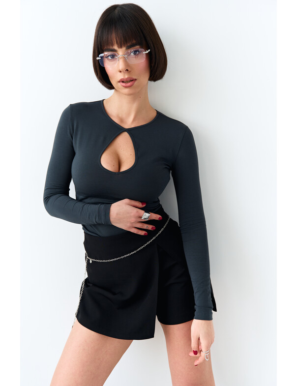 Лонгслив с вырезом капелька