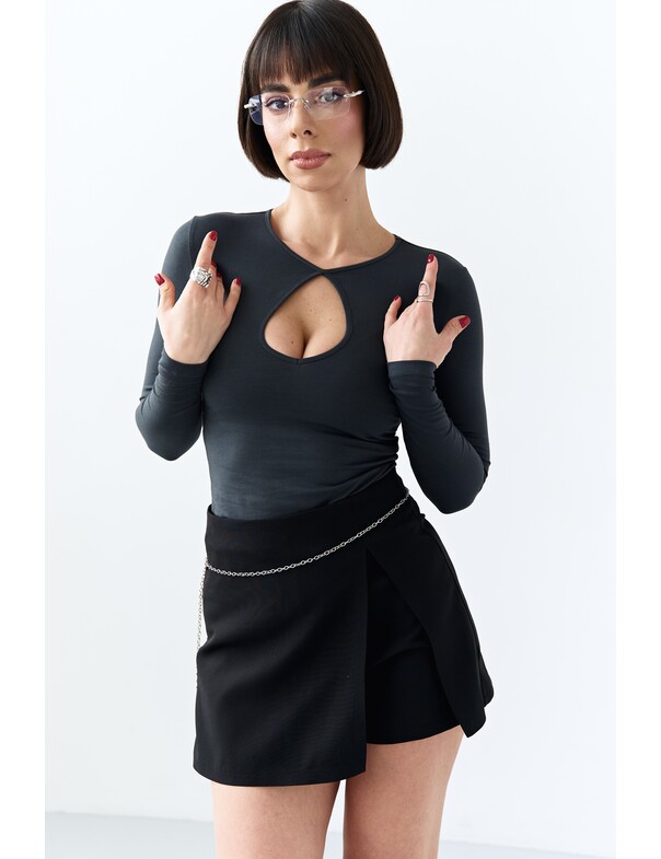 Лонгслив с вырезом капелька