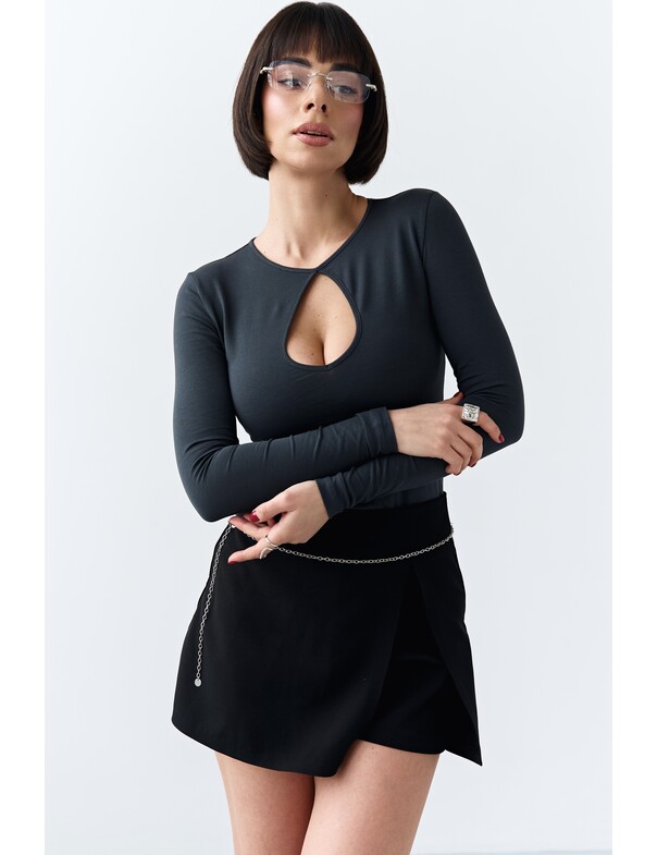 Лонгслив с вырезом капелька