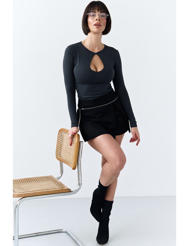 Лонгслів з вирізом капелька