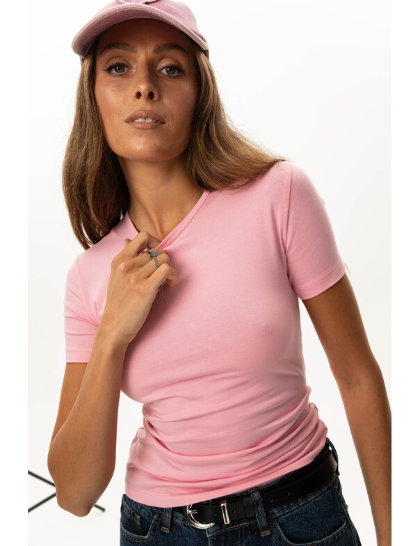 Женская приталенная футболка