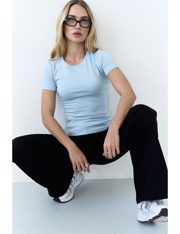 Женская приталенная футболка