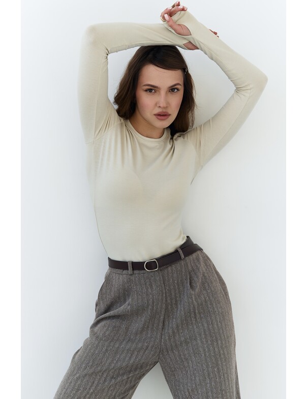 Лонгслив вискоза с вырезом на пальчик