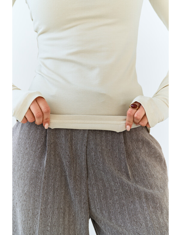 Лонгслив вискоза с вырезом на пальчик