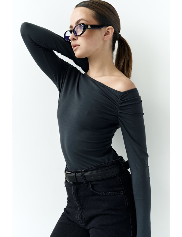 Лонгслів зі збіркою на плече