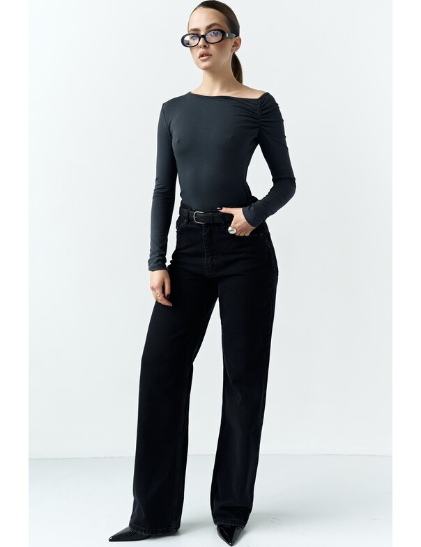 Лонгслив со сборкой на плечо