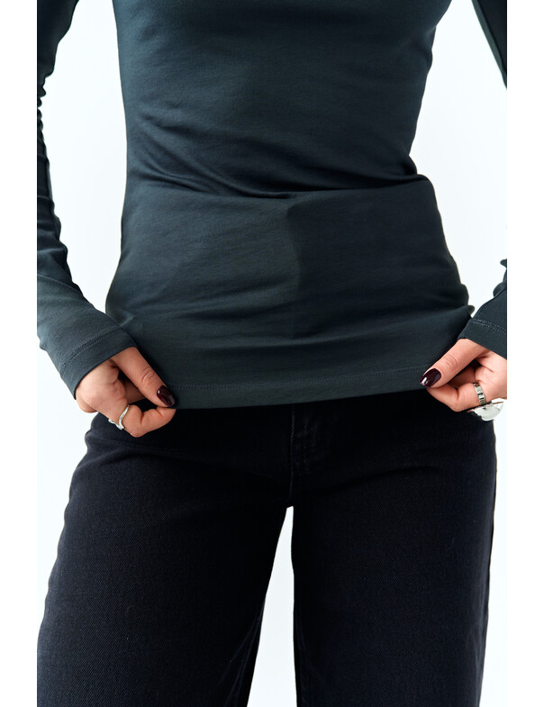 Лонгслив со сборкой на плечо