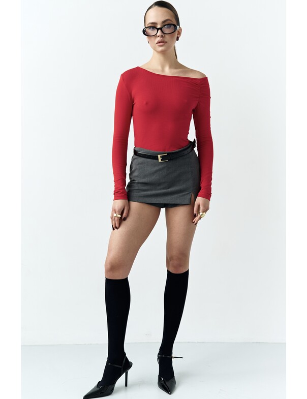 Лонгслів зі збіркою на плече