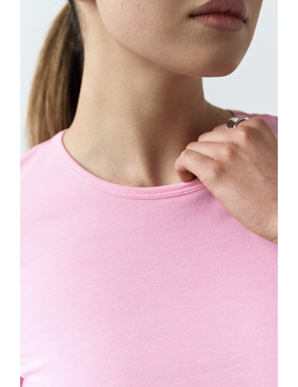 Женская приталенная футболка