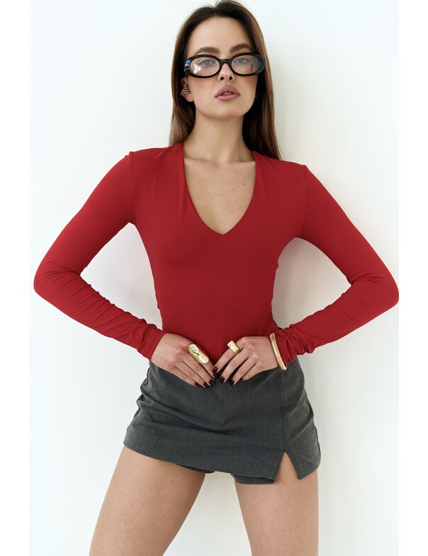 Жіноче боді з V-вирізом