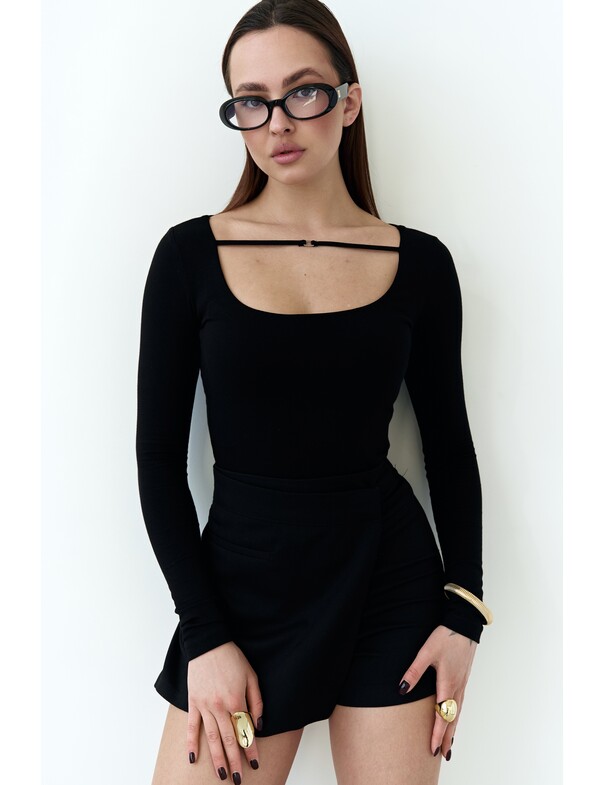 Боди с декоративной бретелькой