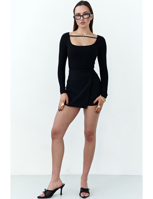 Боди с декоративной бретелькой