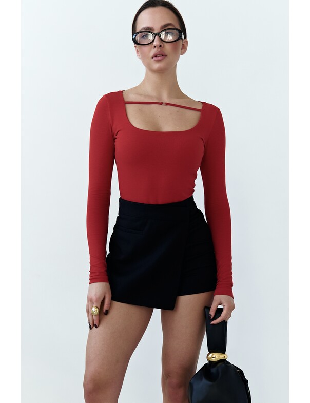 Боди с декоративной бретелькой