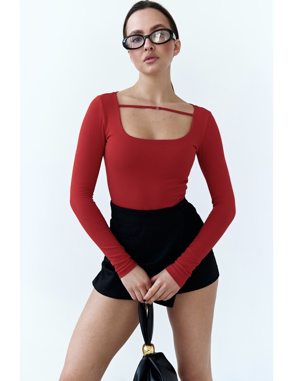 Боди с декоративной бретелькой