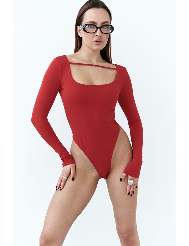 Боди с декоративной бретелькой