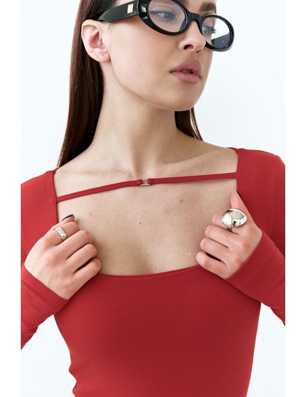 Боди с декоративной бретелькой