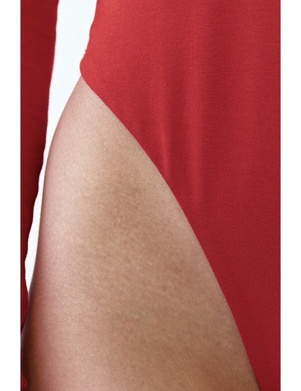 Боди с декоративной бретелькой