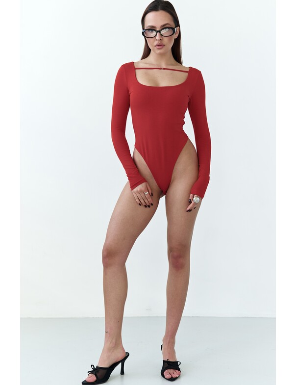 Боди с декоративной бретелькой