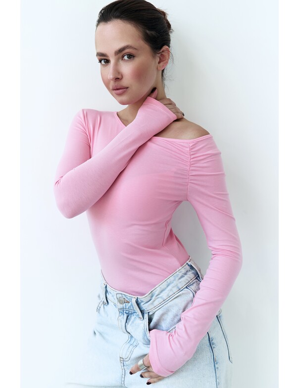 Лонгслив со сборкой на плечо