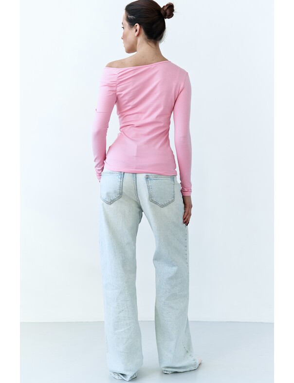 Лонгслив со сборкой на плечо