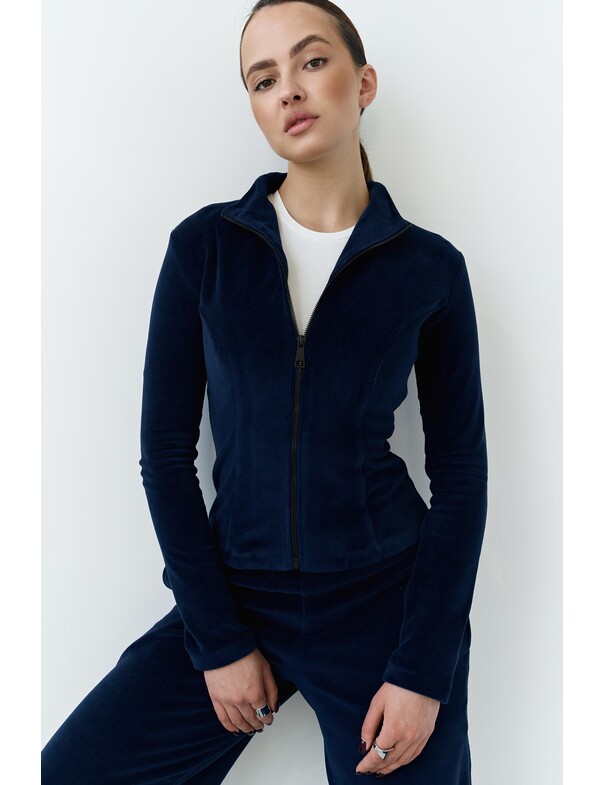 Свитшот приталенный из велюра