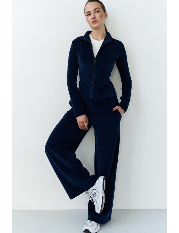 Свитшот приталенный из велюра