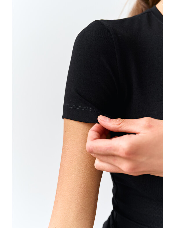 Футболка скіні