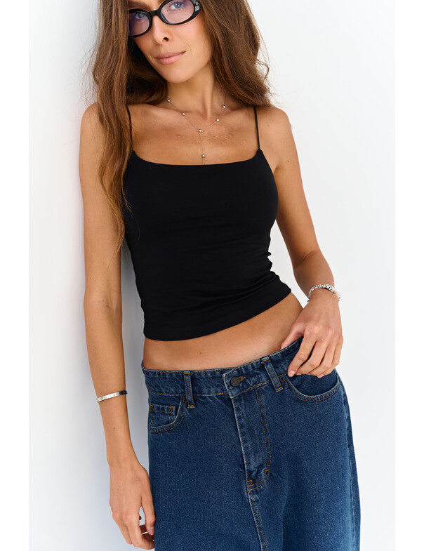 Женская майка на тонких бретелях