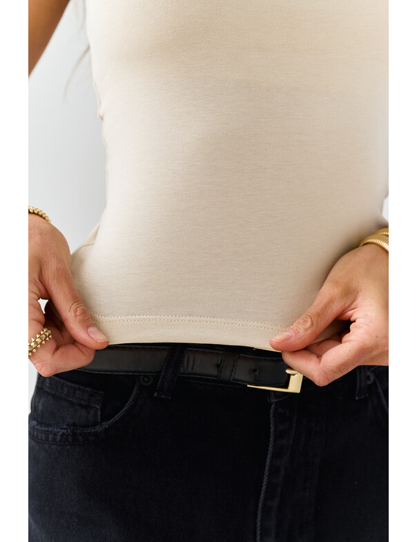 Женская майка на тонких бретелях