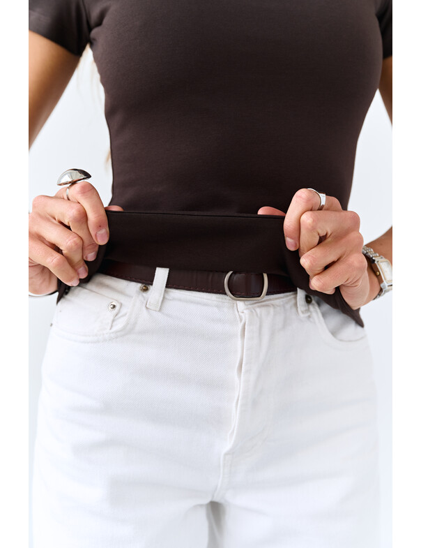 Футболка с глубоким вырезом