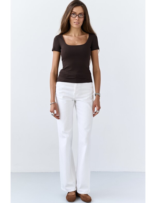 Футболка з глибоким вирізом