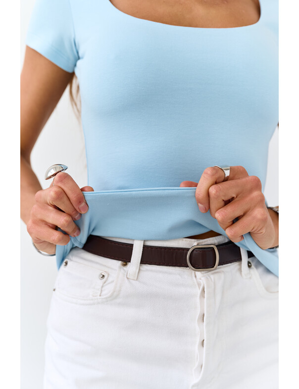 Футболка с глубоким вырезом