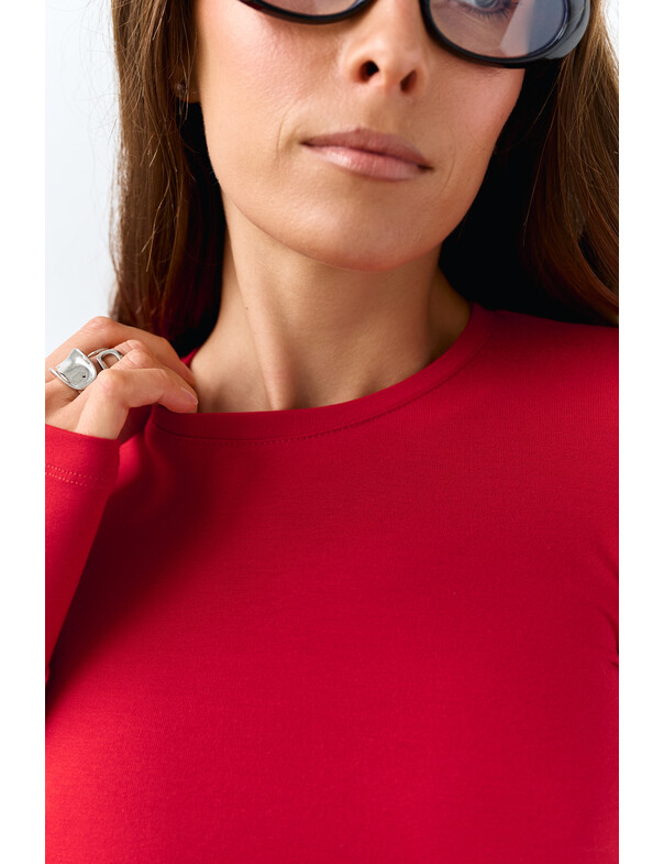 Лонгслив топ с вырезом на пальчик