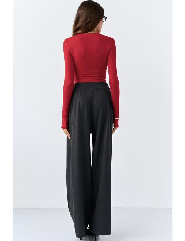 Лонгслив топ с вырезом на пальчик