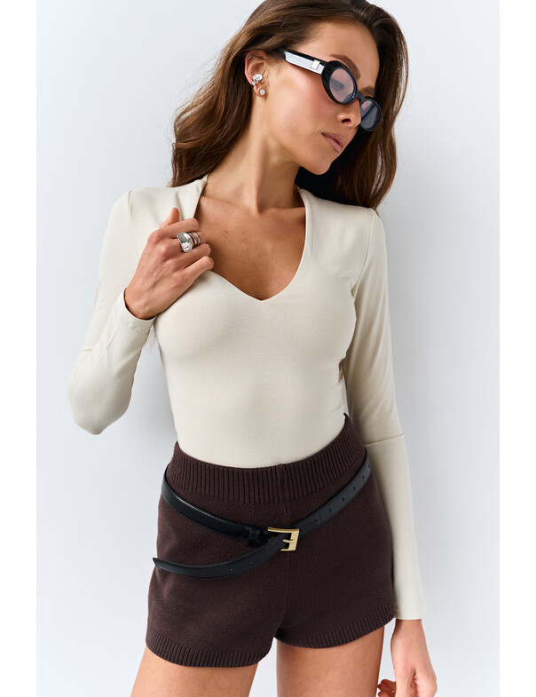 Женское боди с V-вырезом