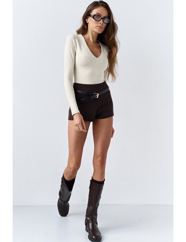 Жіноче боді з V-вирізом