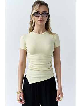 Футболка асимметричная со сборкой