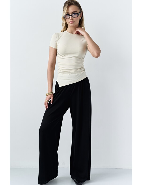 Футболка асиметрична зі збіркою