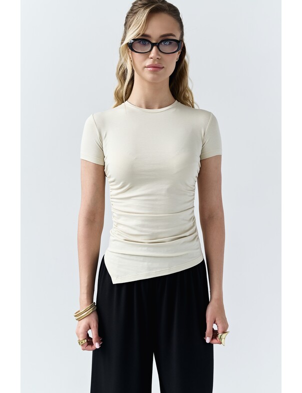 Футболка асимметричная со сборкой