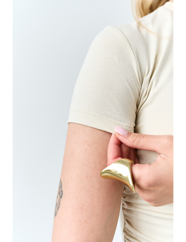 Футболка асиметрична зі збіркою