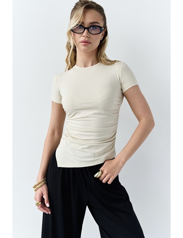 Футболка асиметрична зі збіркою